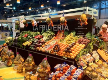 Stand and Fruit Attraction